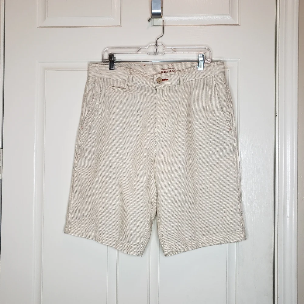 Tommy Bahama Relax linen shorts, tan and white fine stripe, size 34, like new!